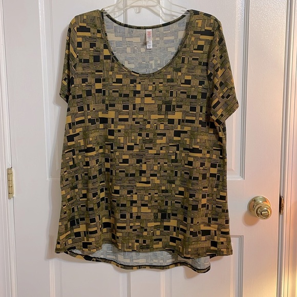 LuLaRoe Black & Gold stretchy Short Sleeve Tunic, Size XL - Picture 2 of 7